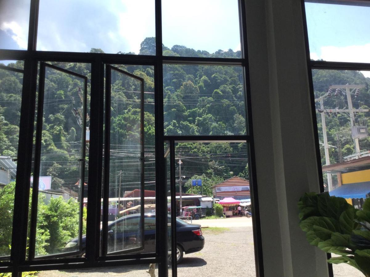 WAKE UP @Lanta Hotel : Cafe Ko Lanta Exterior foto